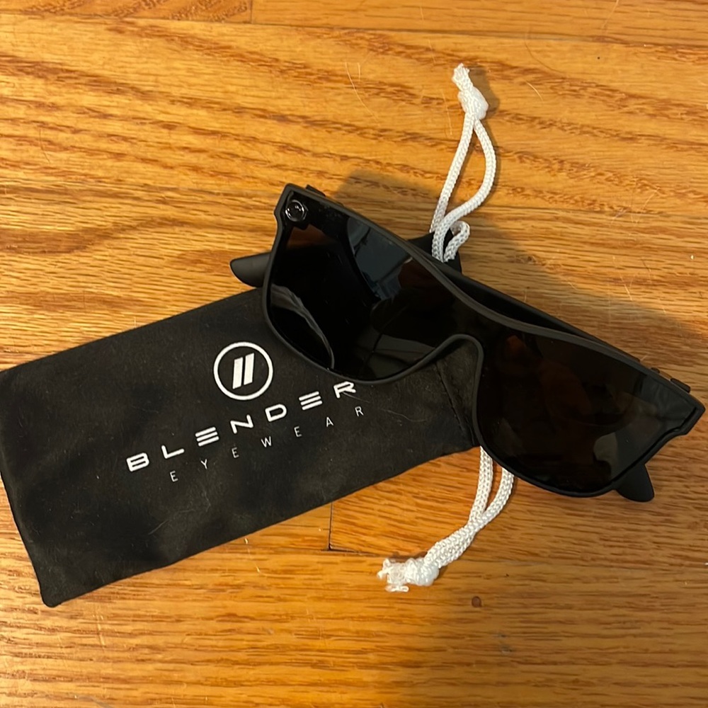 Blenders Sunglasses - Millennial X2 in color Nocturnal Q X2